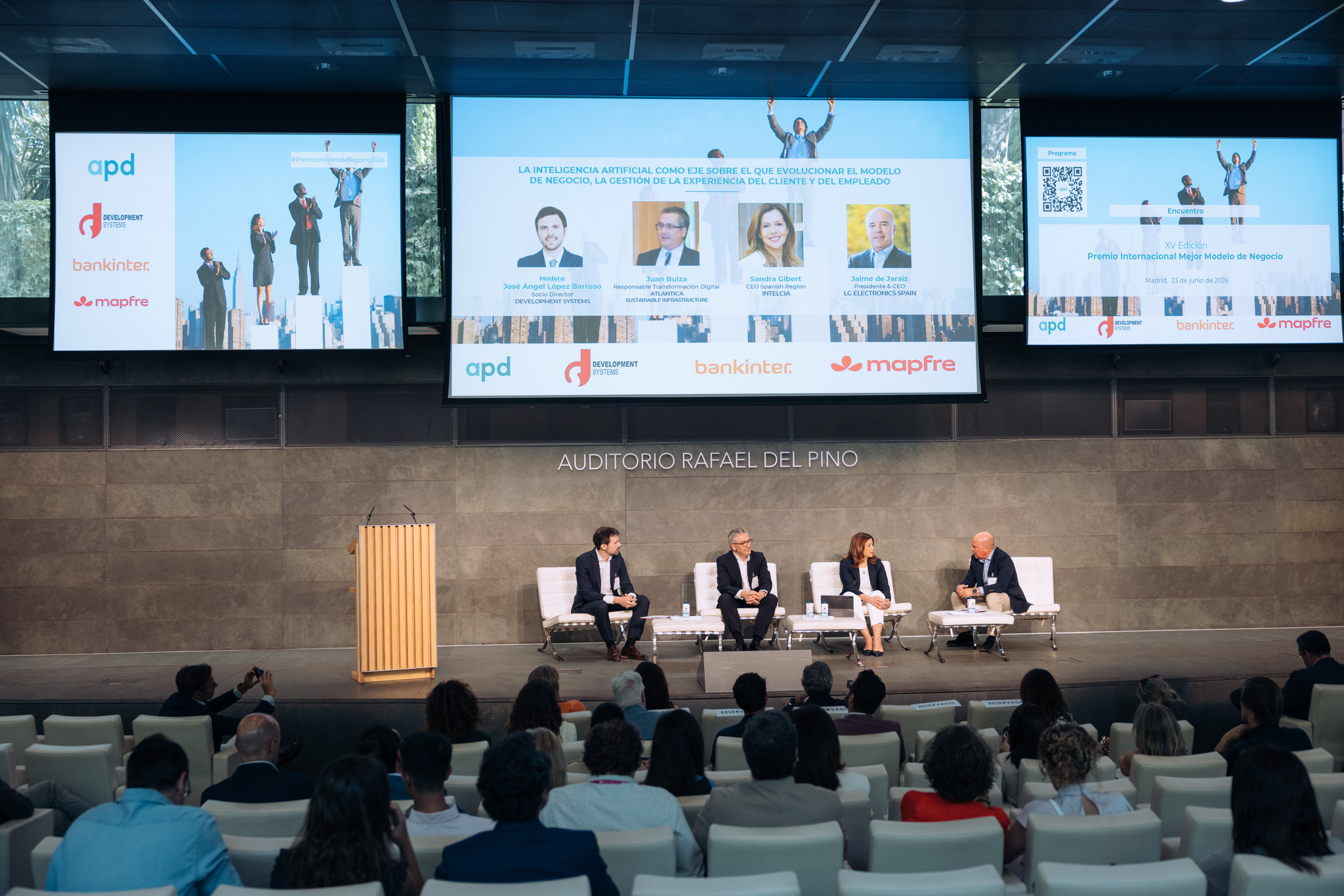 Intelcia galardonada en los Premios de Mejor Modelo de Negocio APD